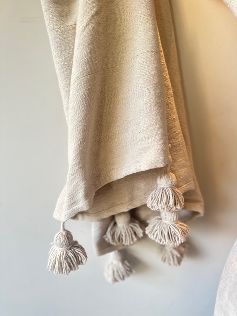 Marokkaanse handgemaakte pompom deken beige