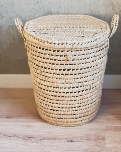 Handgemaakte wasmand van palmblad, opbergmand