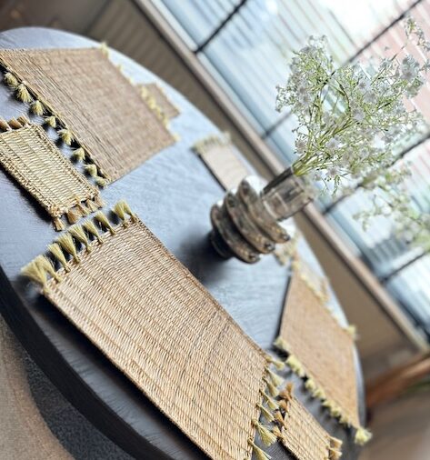 Handgemaakte placemats met gouden kwastjes